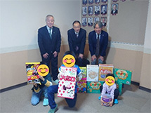 �����{��{�݂փN���X�}�X�v���[���g�̊񑡇A