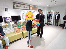 �����{��{�݂փN���X�}�X�v���[���g�̊񑡇B