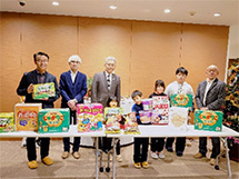 �����{��{�݂փN���X�}�X�v���[���g�̊񑡇C