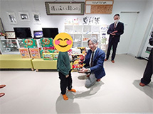 �����{��{�݂փN���X�}�X�v���[���g�̊񑡇E